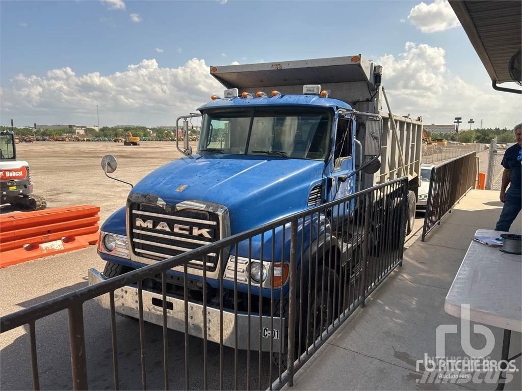 Mack CV713 Camiões basculantes