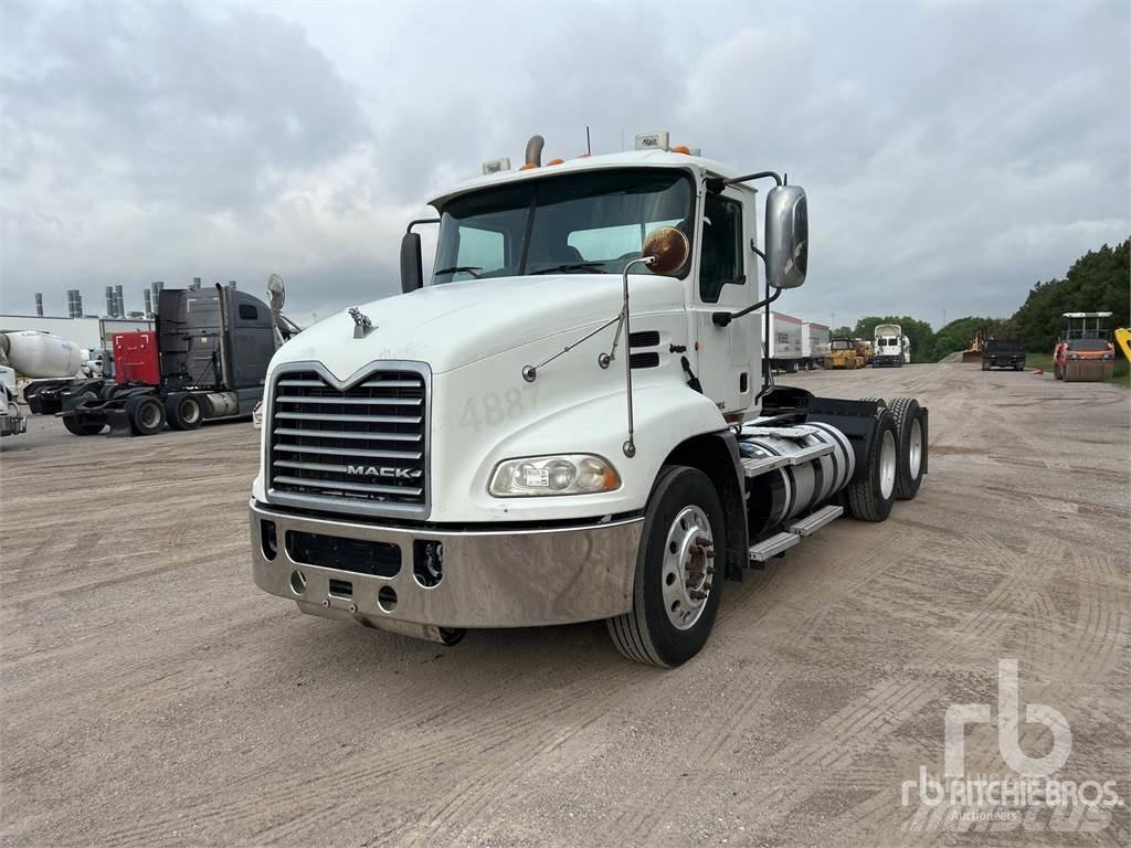 Mack CXU613 Cavalos Mecânicos