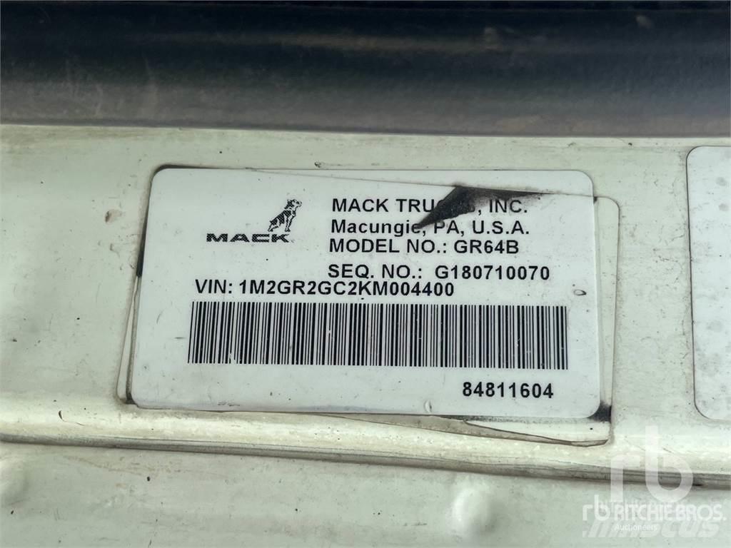 Mack GR64B Camiões caixa desmontável com elevador de cabo