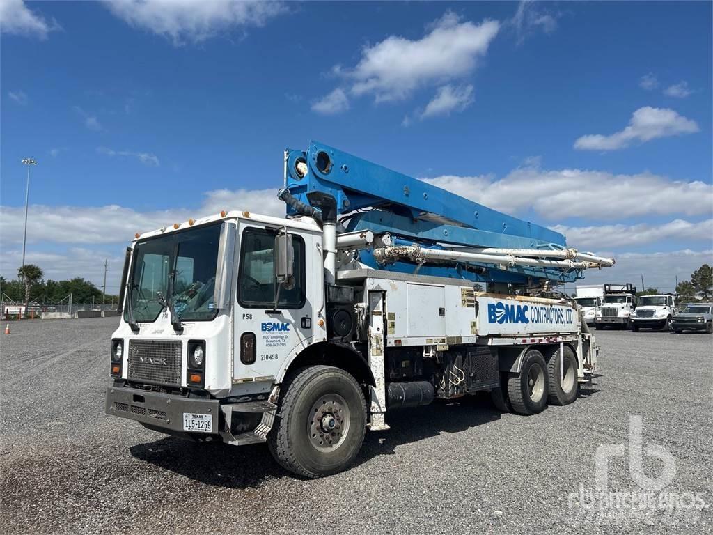 Mack MR688S Caminhões de betonagem