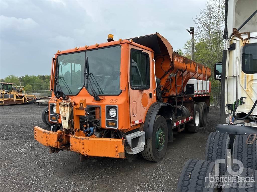 Mack MR688S Espalhadores de areia e sal