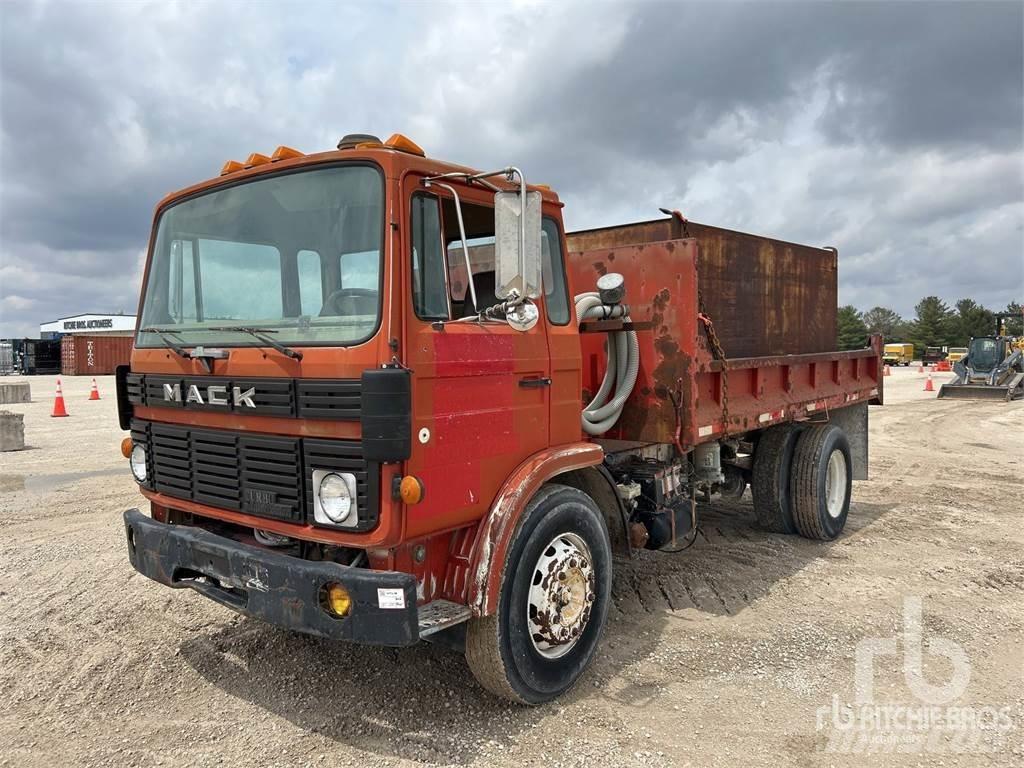 Mack MS200 Auto-tanques