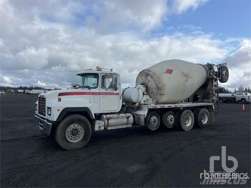 Mack RD688S Caminhões de betonagem
