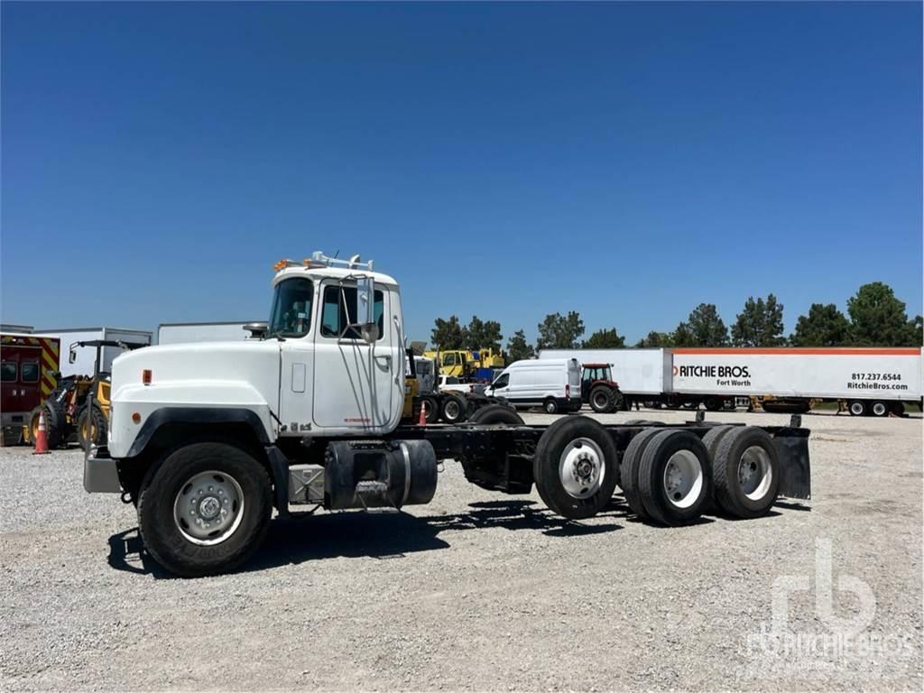 Mack RD688S Camiões de chassis e cabine