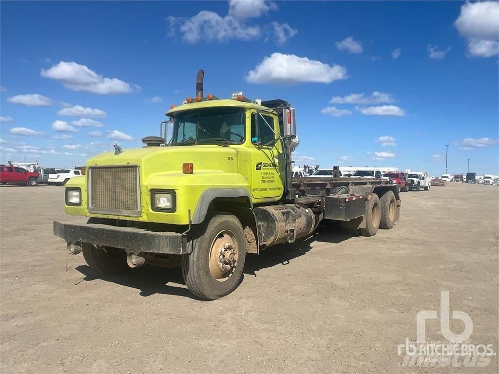 Mack RD688ST Camiões caixa desmontável com elevador de cabo