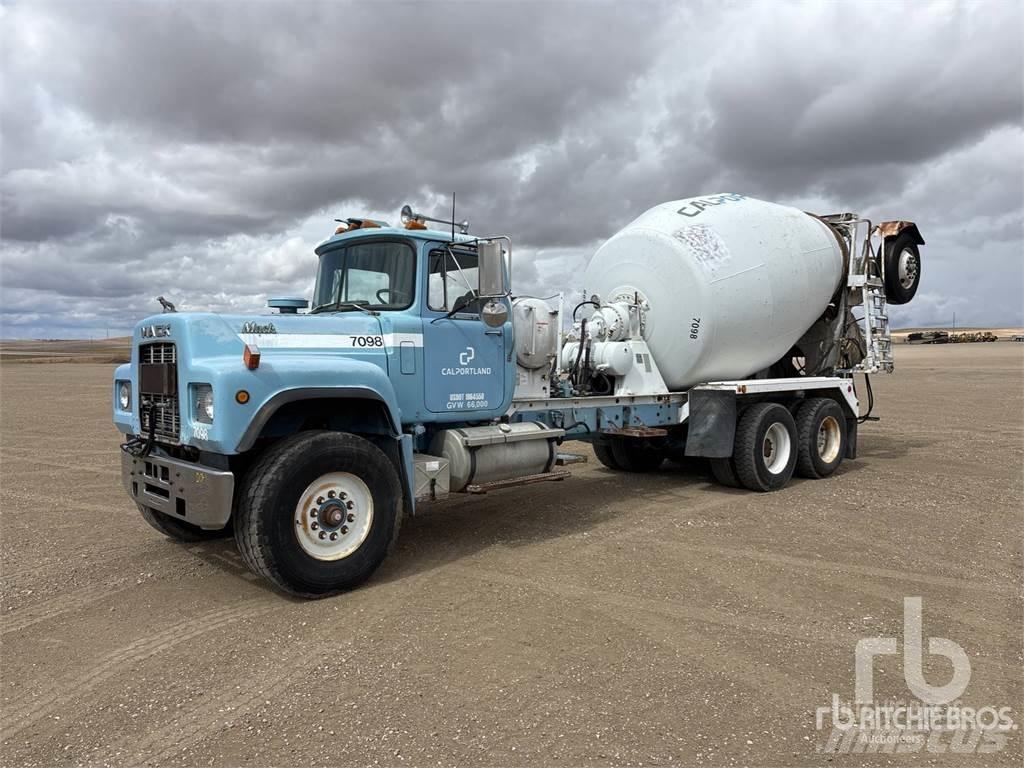 Mack RD690S Caminhões de betonagem