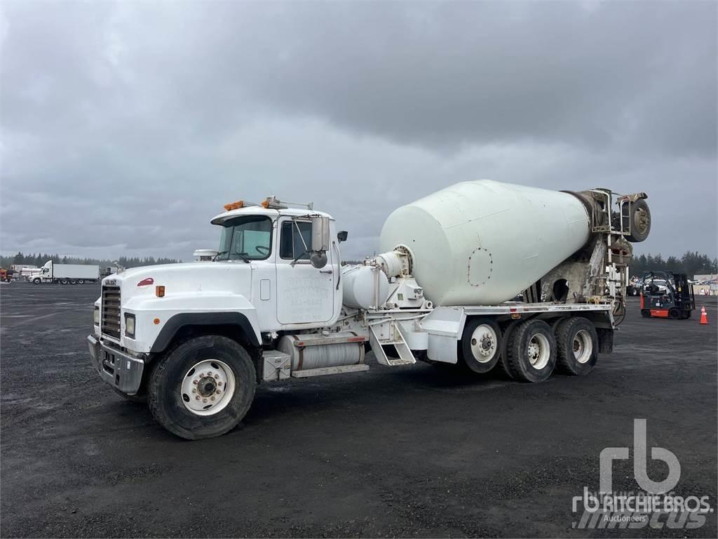 Mack RD690S Caminhões de betonagem