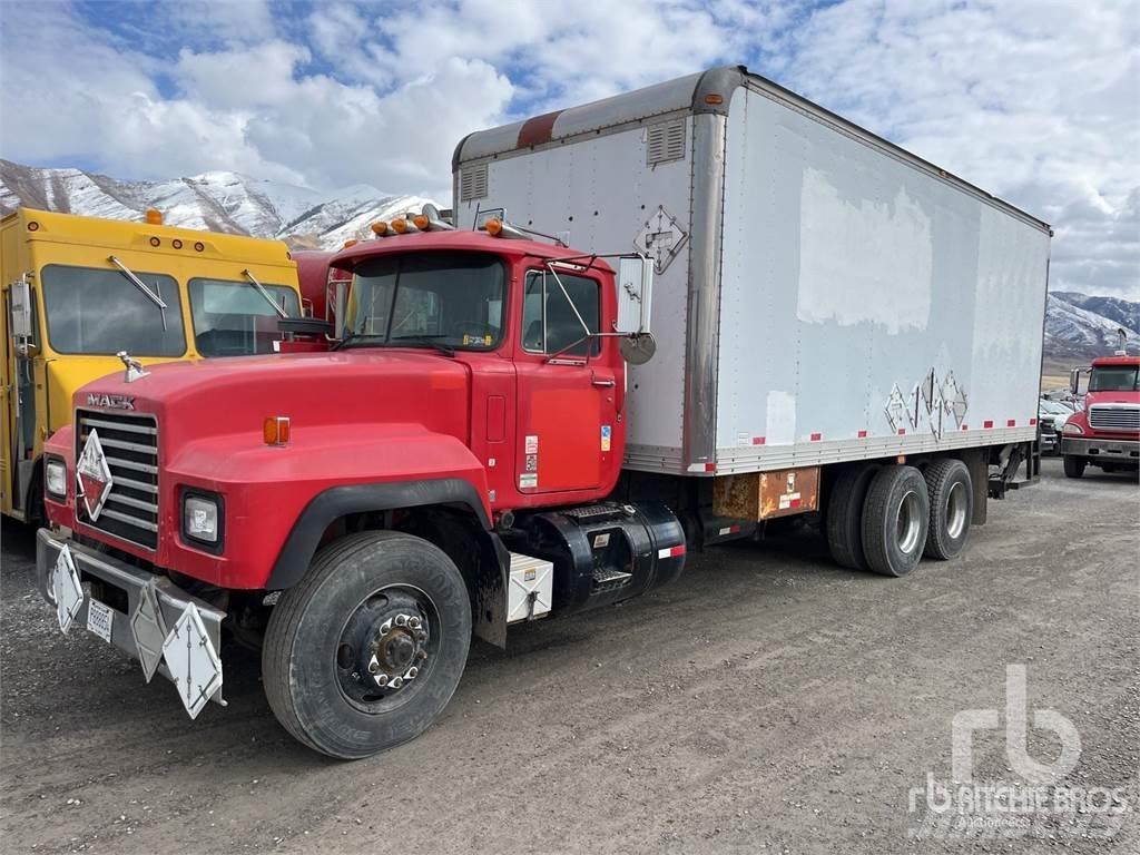 Mack RD69OS Carrinhas de caixa fechada