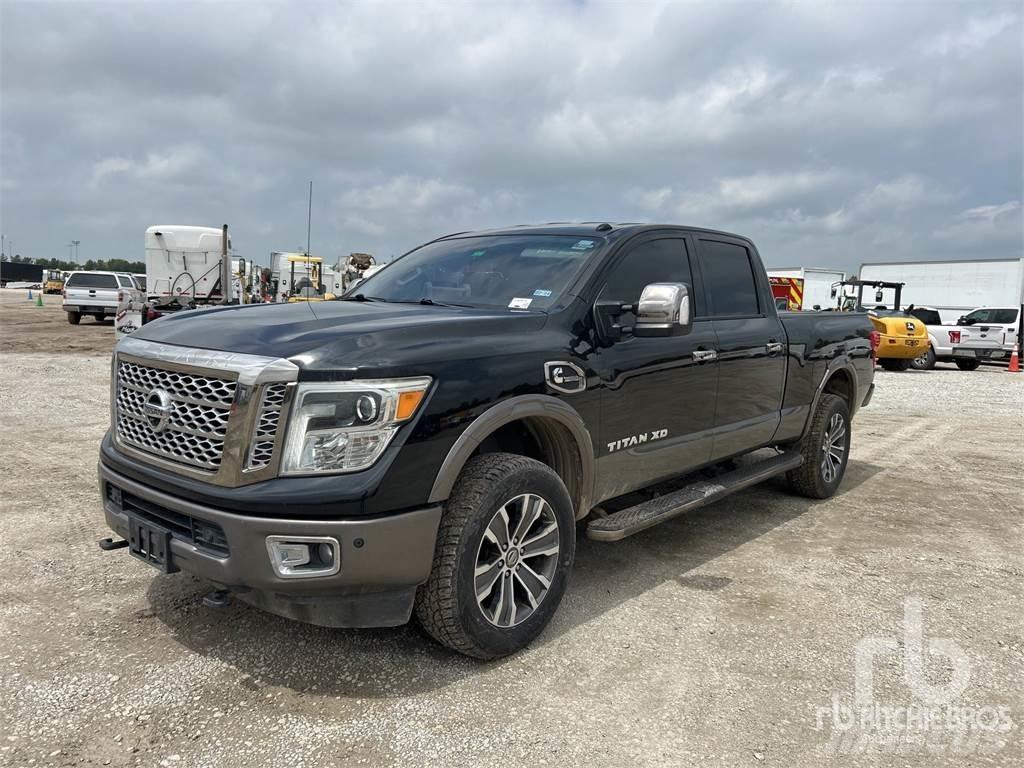 Nissan TITAN Pick up de caixa aberta