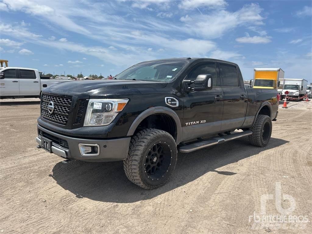 Nissan TITAN Pick up de caixa aberta