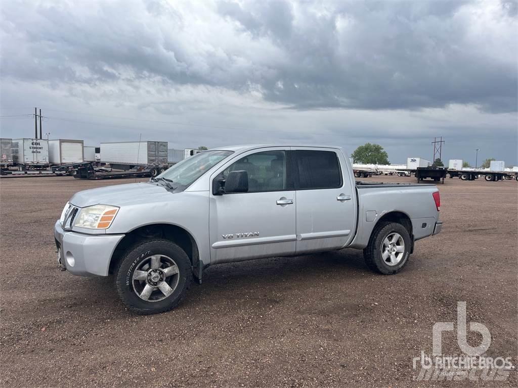 Nissan TITAN Pick up de caixa aberta