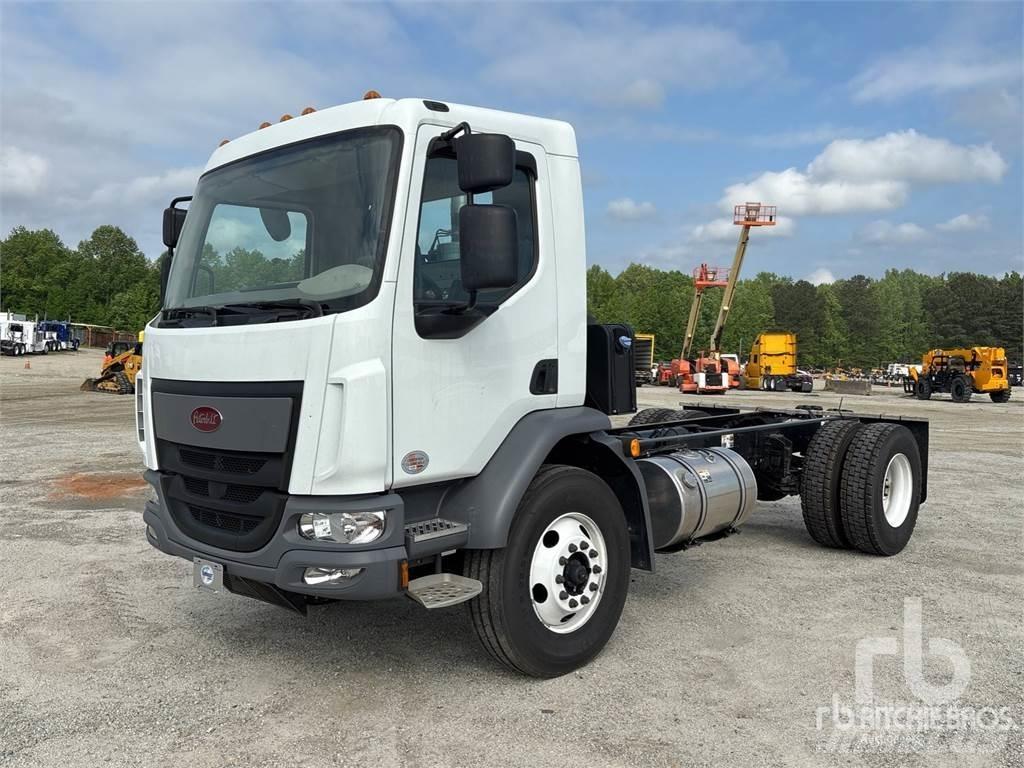 Peterbilt 220 Camiões de chassis e cabine