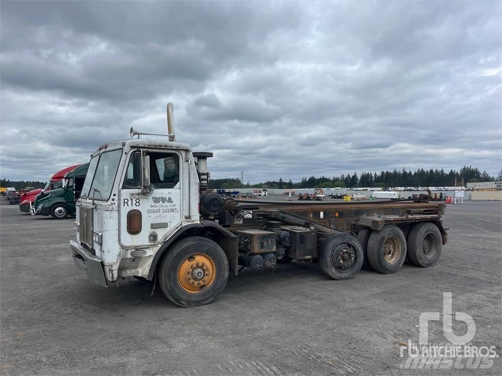 Peterbilt 320 Camiões caixa desmontável com elevador de cabo