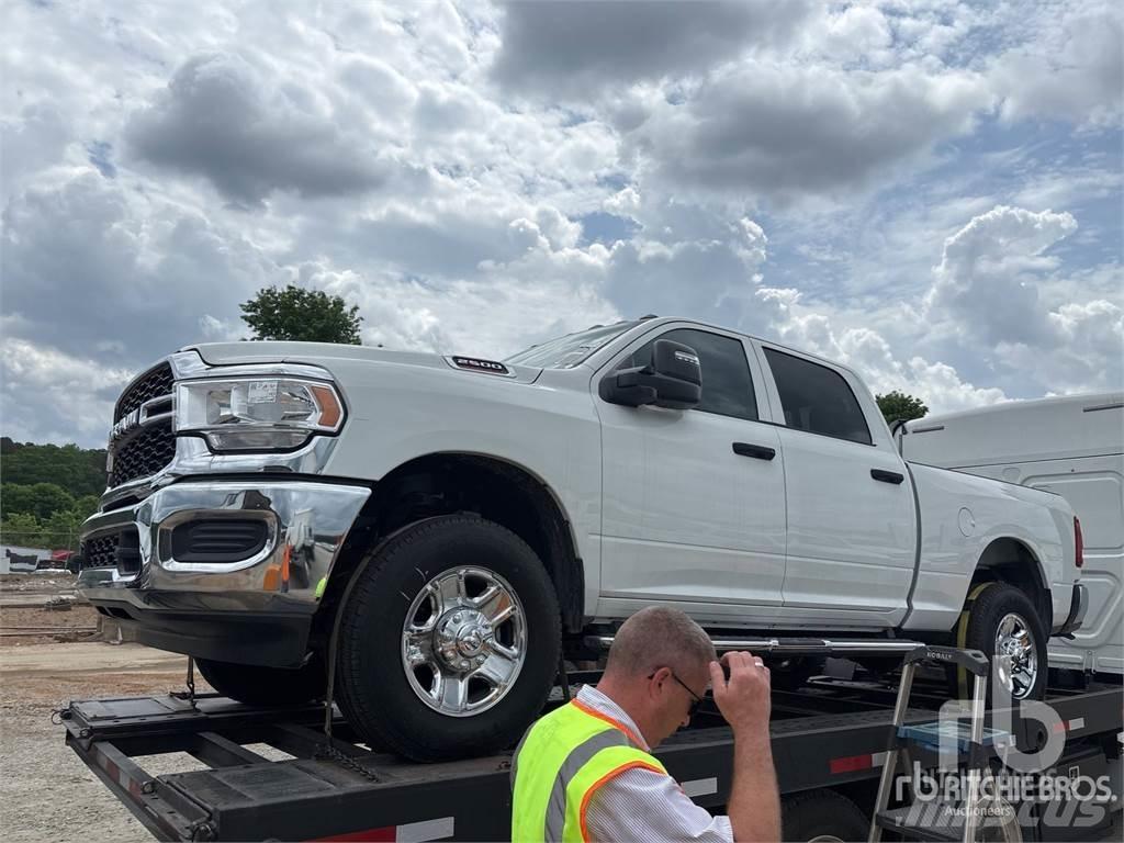 RAM 2500 Pick up de caixa aberta