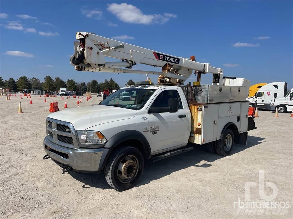 RAM 5500 Plataformas aéreas montadas em atrelados