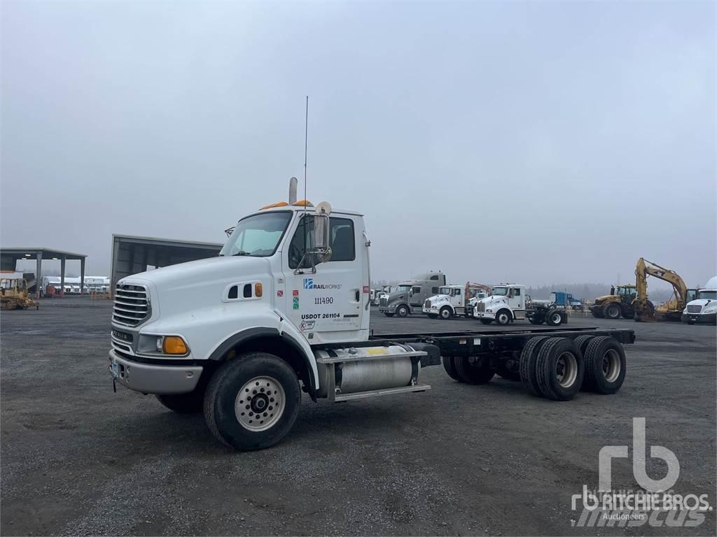 Sterling L8500 Camiões de chassis e cabine