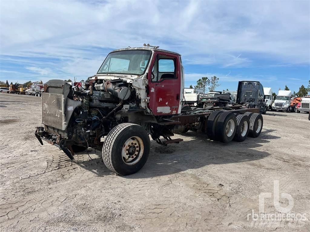Sterling L9500 Camiões de chassis e cabine