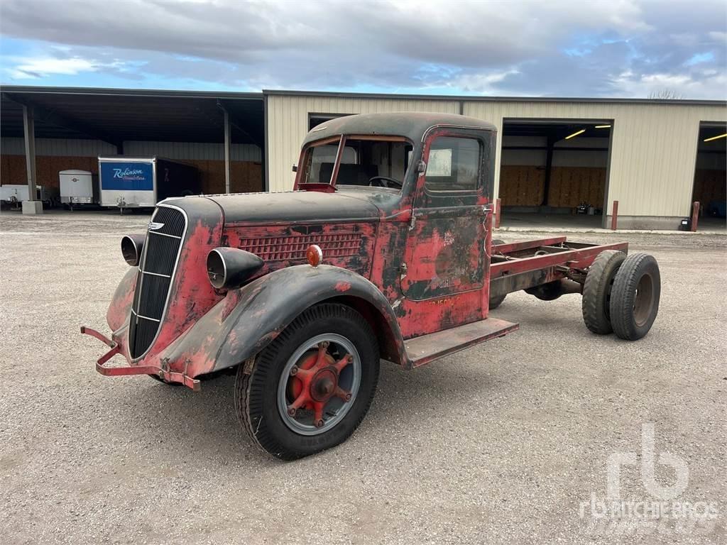  STUDEBAKER 4x2 Camiões-cisterna