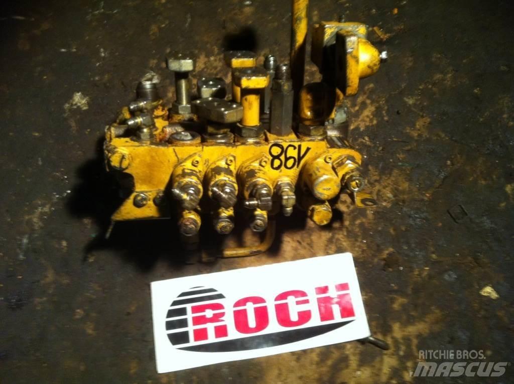 Komatsu BBF10021 - 4 SEKCYJNY Hidráulica