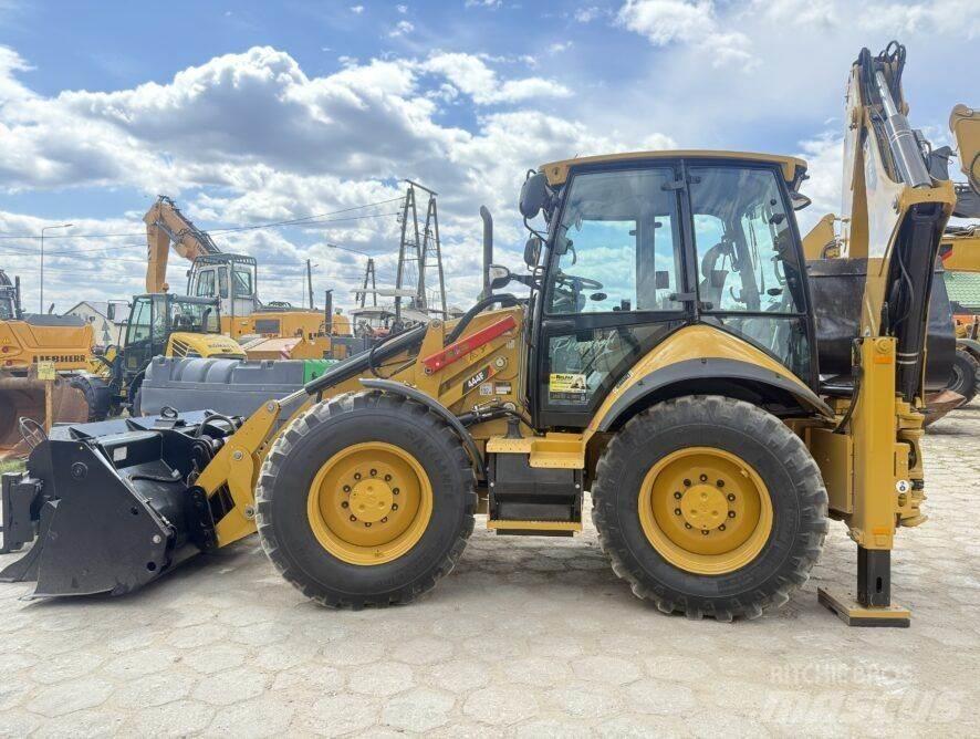 CAT 444F Retroescavadeiras
