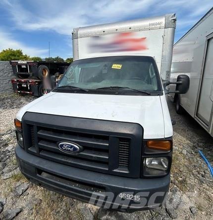 Ford E-350 Caminhões de caixa fechada