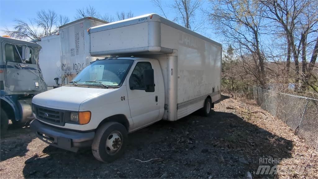 Ford E450 Caminhões de caixa fechada