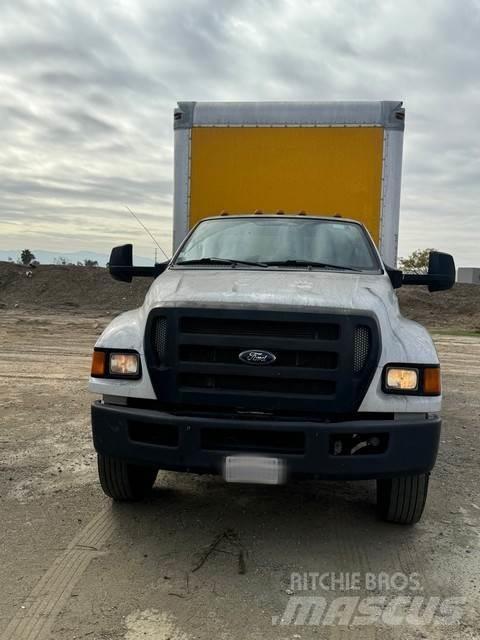 Ford F750 Caminhões de caixa fechada