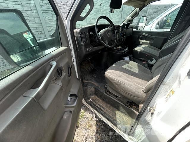 GMC Savana 4500 Caminhões de caixa fechada