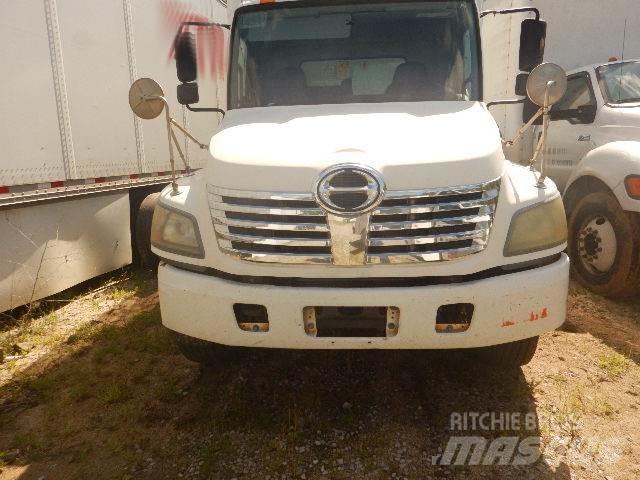 Hino 258 Caminhões de caixa fechada