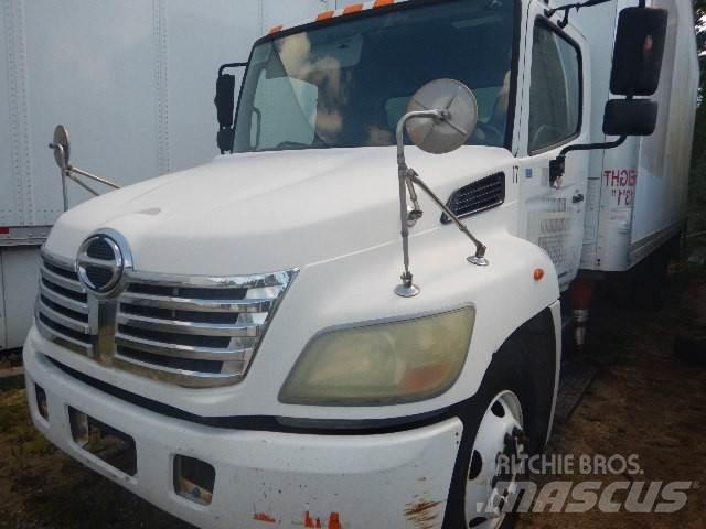 Hino 258 Caminhões de caixa fechada