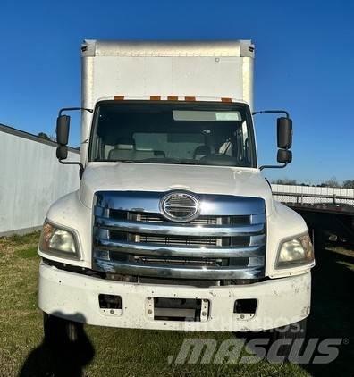 Hino 268 Caminhões de caixa fechada