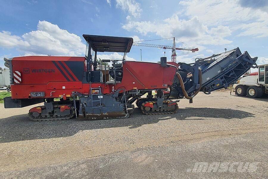 Wirtgen W 220 Moinhos de asfalto a frio