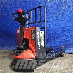 Raymond 8210 Movimentadores manuais de palettes