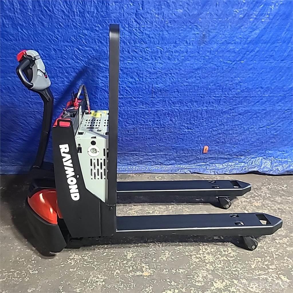 Raymond 8210 Movimentadores manuais de palettes