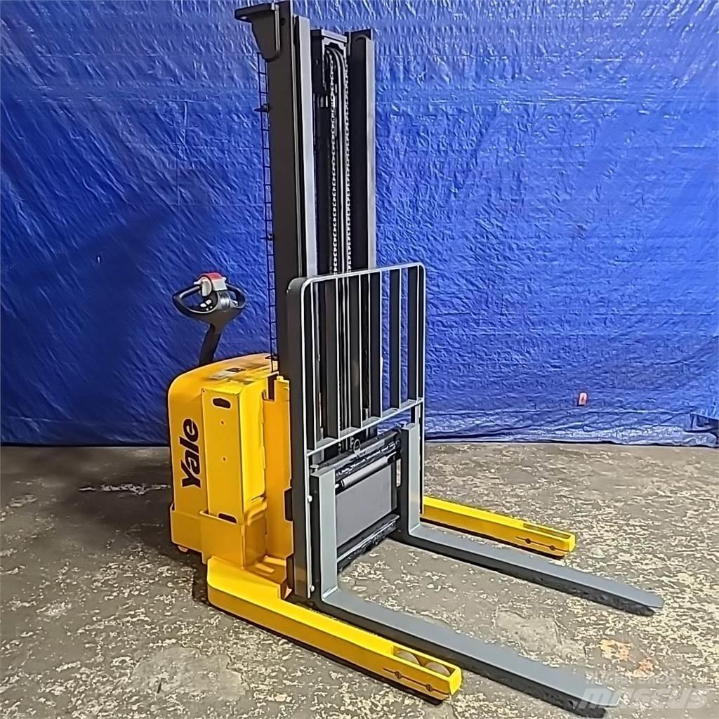 Yale MSW040 Self propelled stackers