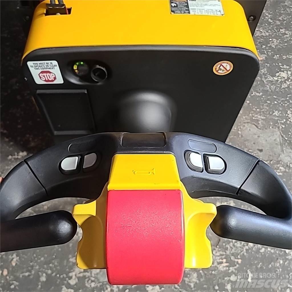Yale MSW040 Self propelled stackers