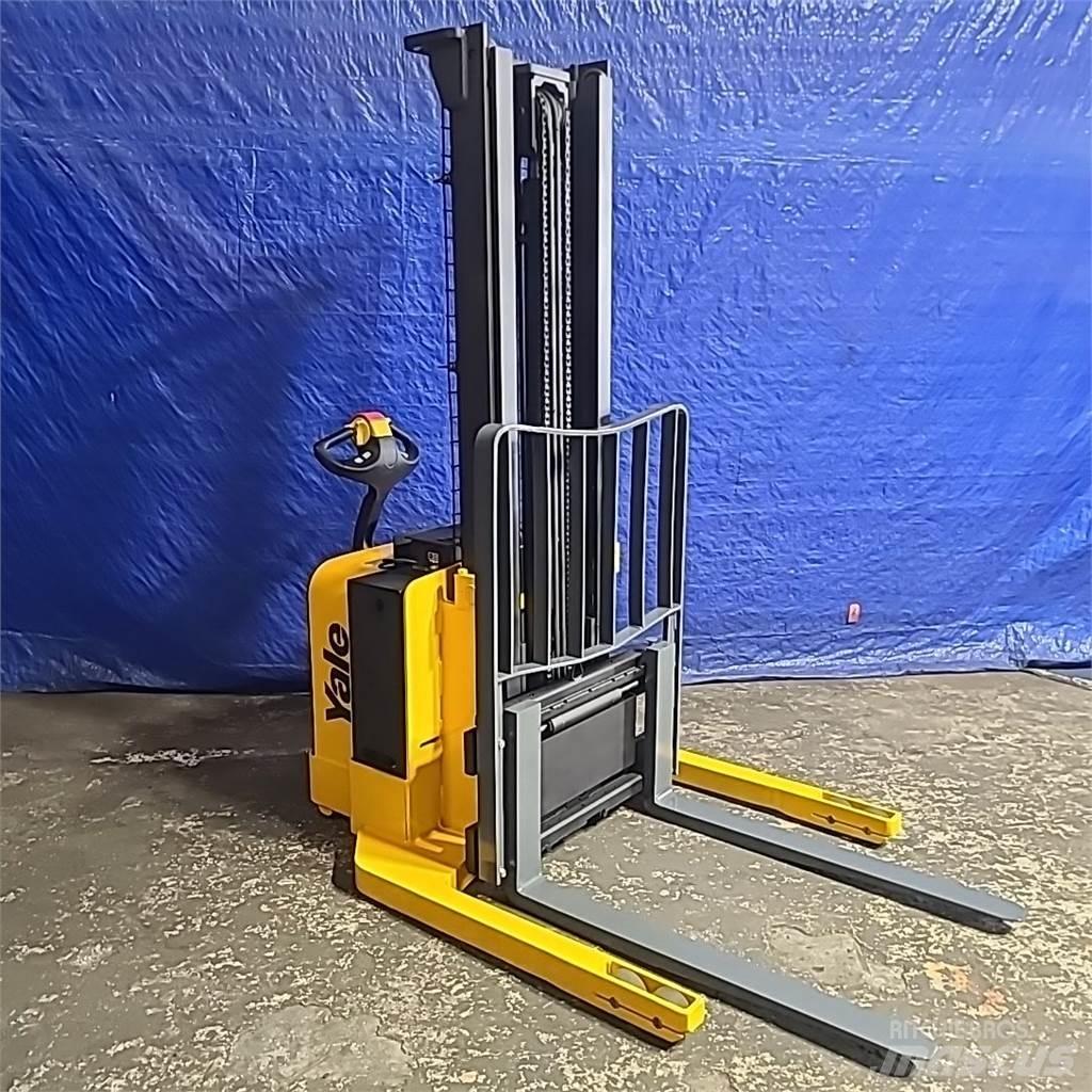 Yale MSW040 Self propelled stackers