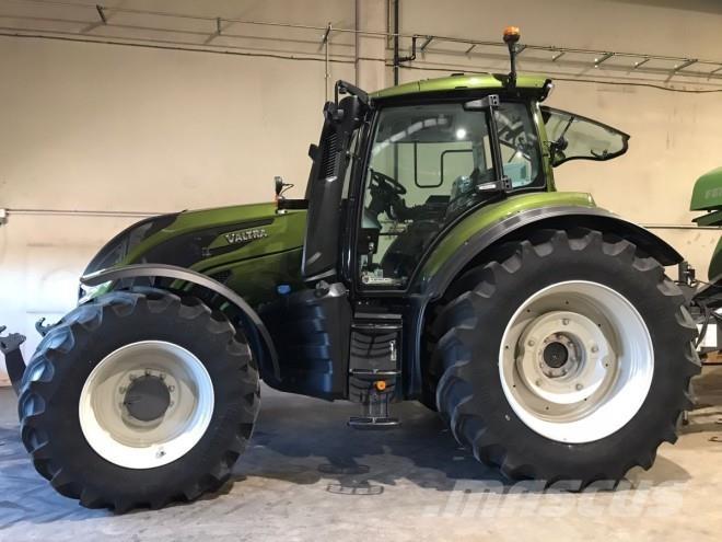 Valtra T235D Tratores Agrícolas usados