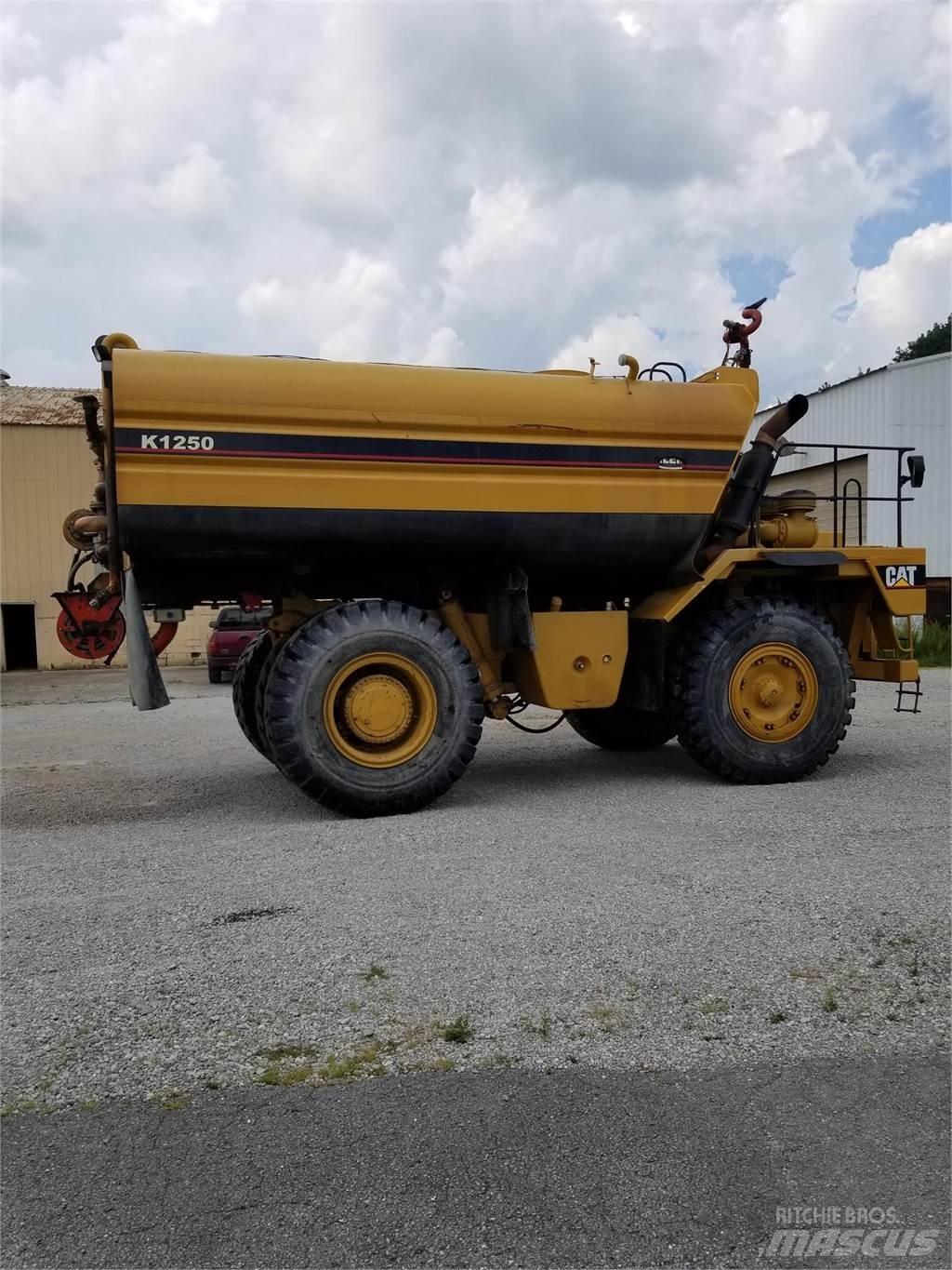 CAT 773B Auto-tanques