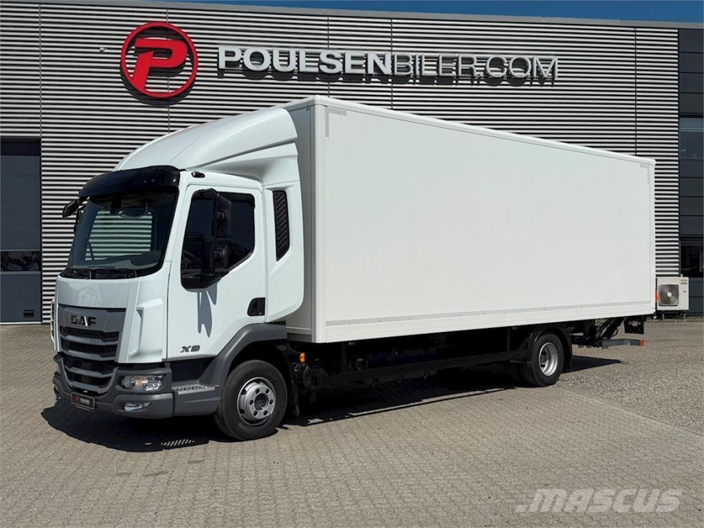 DAF XB230 med lift Caminhões de caixa fechada