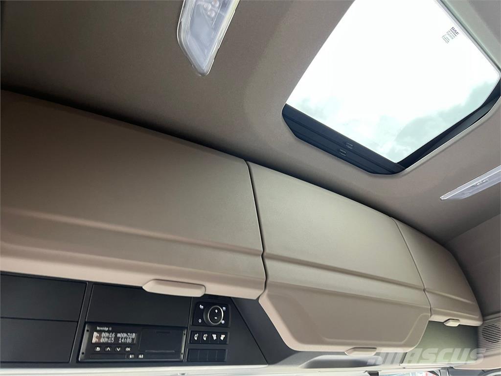 DAF XF480 FAS 6x2 Caminhões de caixa fechada