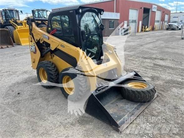CAT 242D3 Minicarregadeiras