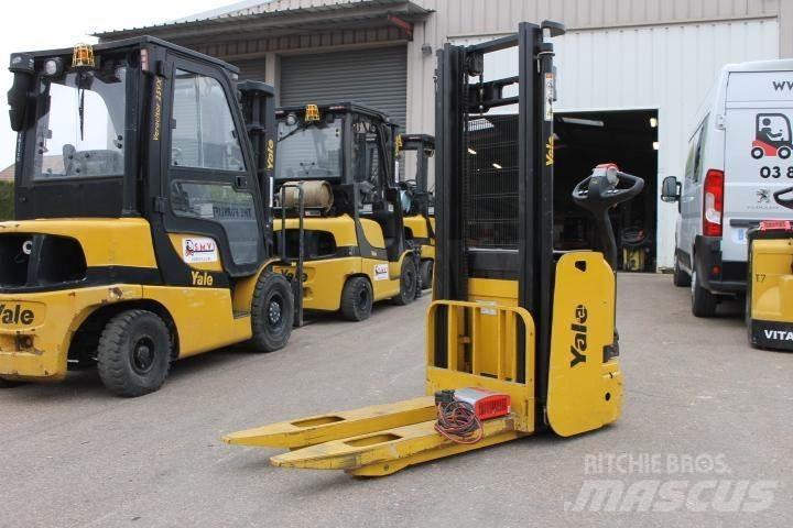 Yale MS10AC Empilhador para operador externo