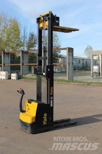 Yale MS12AC Empilhador para operador externo