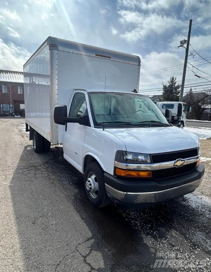 Chevrolet 3500 Caminhões de caixa fechada