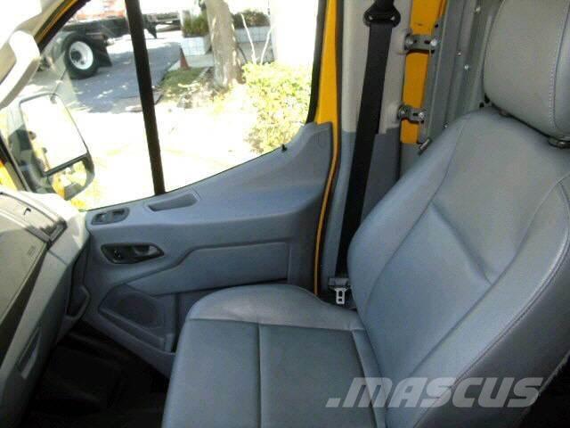 Ford TRANSIT 250 CAR Caminhões de caixa fechada