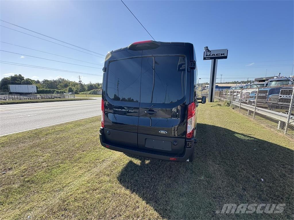 FRD 250 TRANS Caminhões de caixa fechada