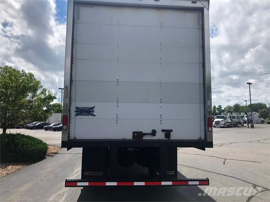 Freightliner M2 106 Caminhões de caixa fechada