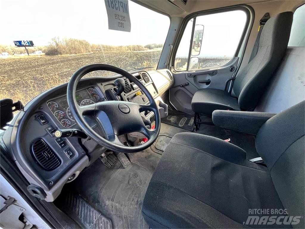 Freightliner M2 106 Caminhões de caixa fechada