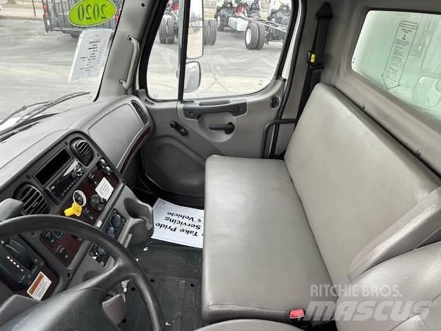 Freightliner M2106 Caminhões de caixa fechada